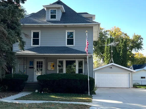 511 E Main St, New Hampton, IA 50659
