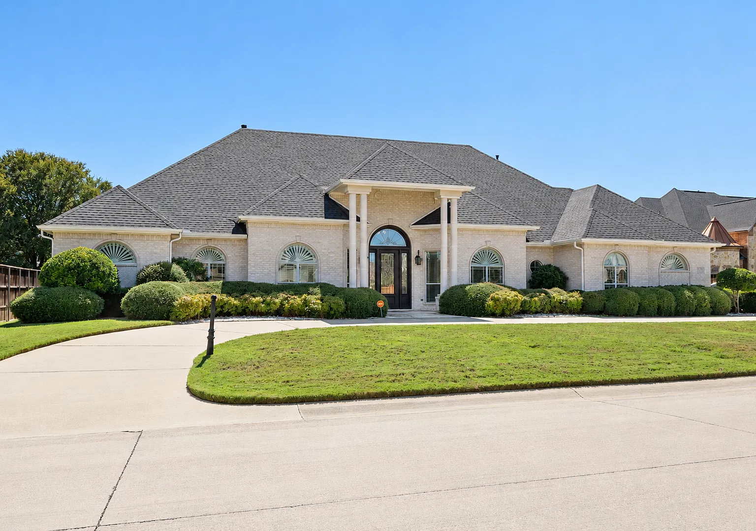 Gorgeous 4 Bed / 3 Bath Single-Level Home with a Backyard Pool in a Gated Cedar Hill Community — Photo 2