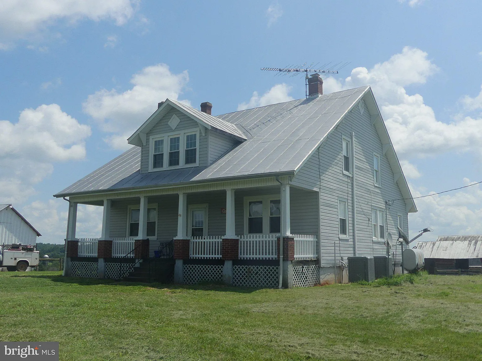 4 bed, 2.5 bath, 2145 sqft, $1,650 — Photo 2