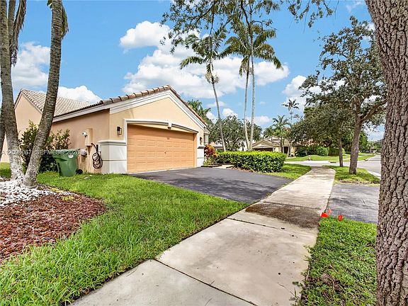 3rd image of 1509 Sunset Way