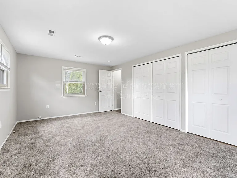 24440 Sylvan Ave — Photo 12