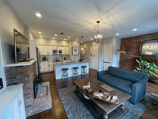 232 W Newton St #E — Photo 4