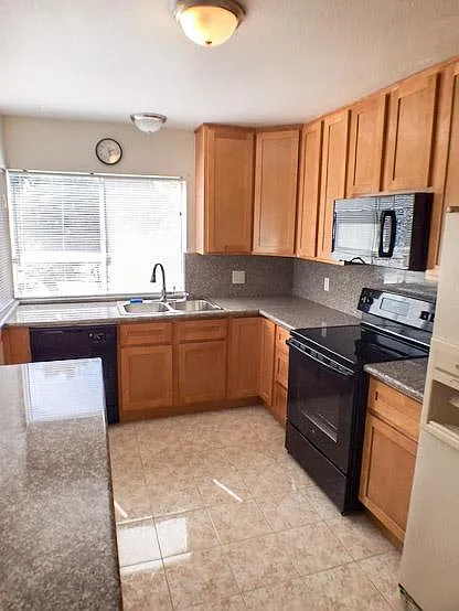 2122 Galveston Ave Unit B photo 1