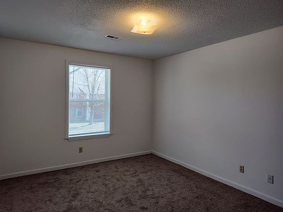 2nd image of 621 Sycamore Cir #3