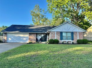 606 Rosewood Ct, Claremore, OK 74017