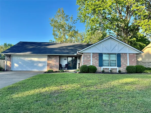 606 Rosewood Ct, Claremore, OK 74017