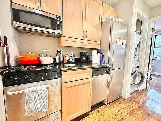 3rd image of 125 Avenue A #2