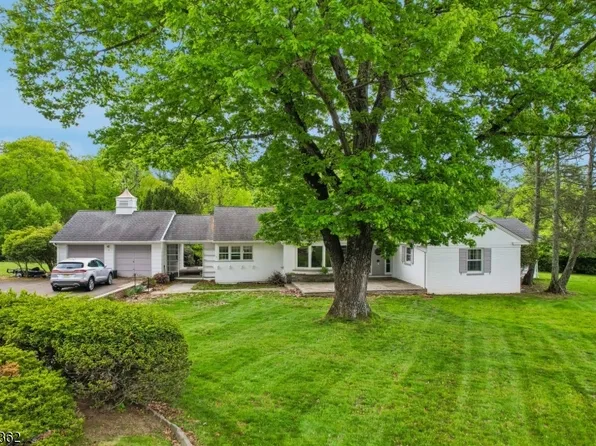6 Saw Mill Rd, North Haledon Boro, NJ 07508