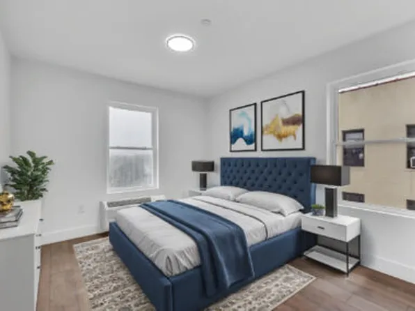 74 Broadway St, Freeport, NY