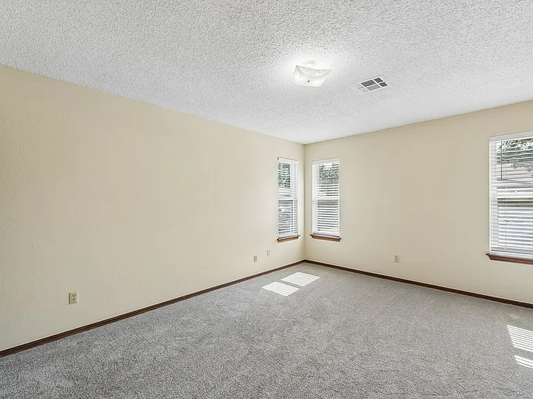 208 Hudson Pl — Photo 16