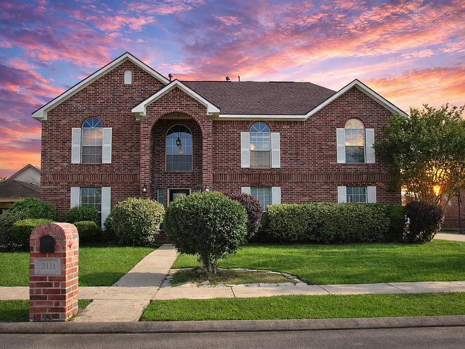 2111 Paintbrush Ave