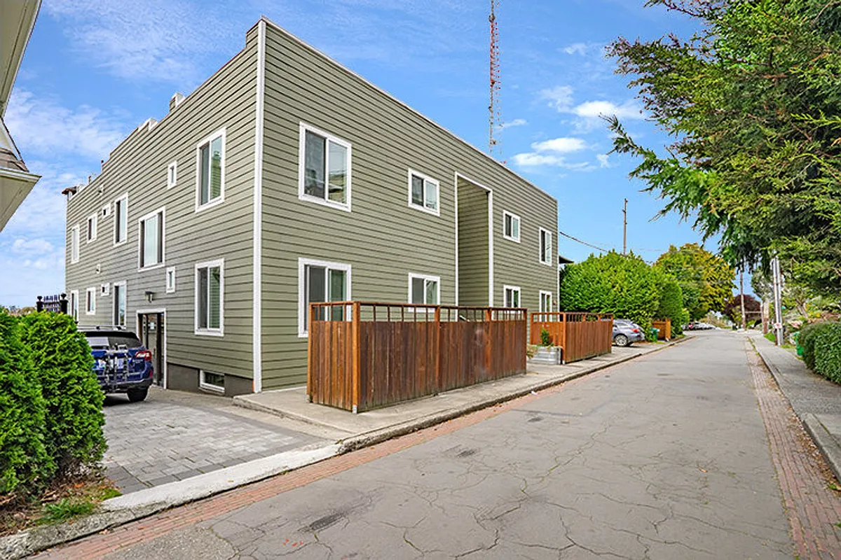 Building Photo - 1415 1st Ave N