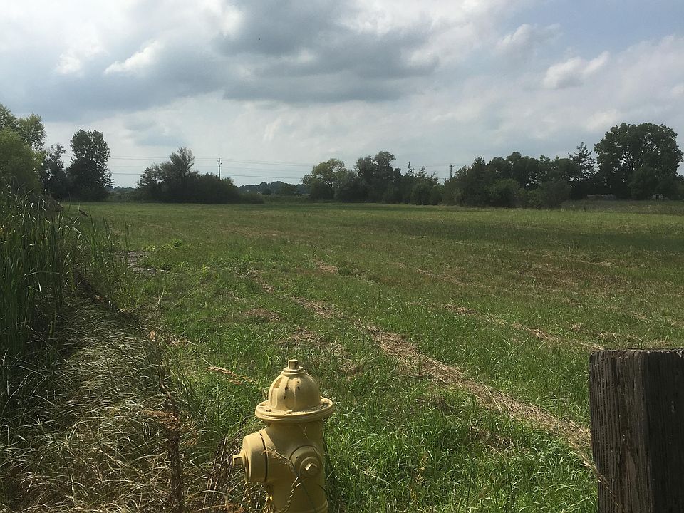 2nd image of 3725 S Willow