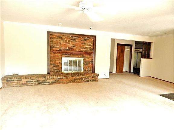 3rd image of 2442 Sherwood Dr