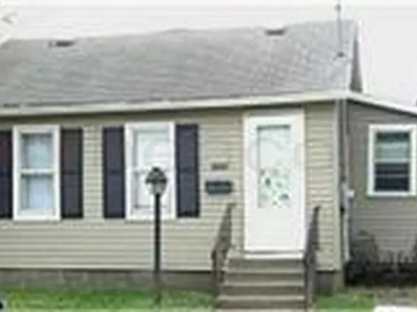 1710 Miles Ave, Muscatine, IA 52761