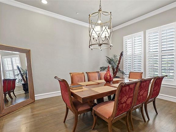 4th image of 321 Montrose Ln