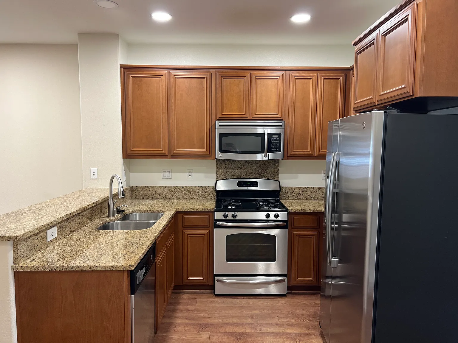 3 bed, 1332 sqft, $3,450 — Photo 4