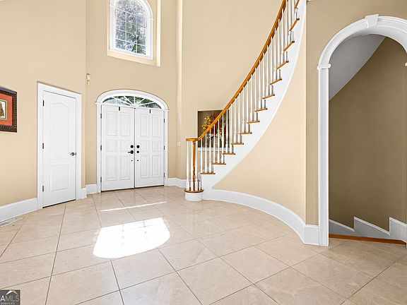 3rd image of 205 Standing Oak Pl