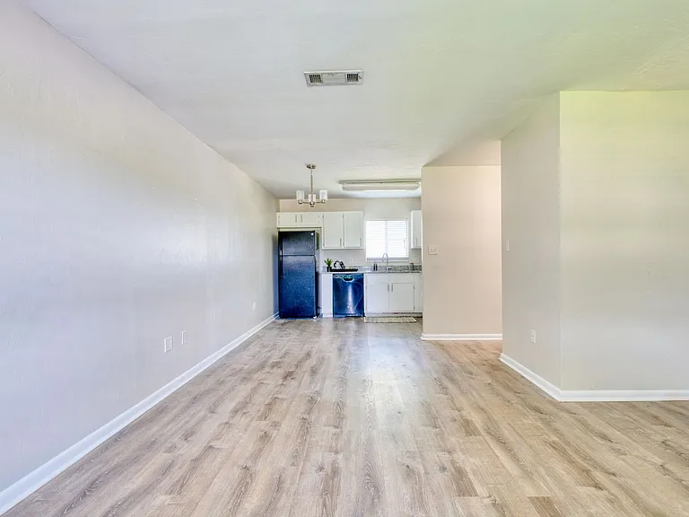 2304 SW 35th Pl — Photo 18