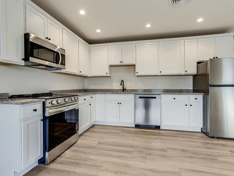NOW LEASING - GALLERY GARDEN APTS — Photo 33
