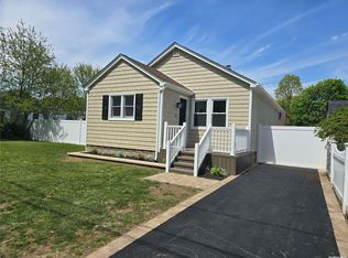 11 Nevada Rd, West Babylon, NY 11704