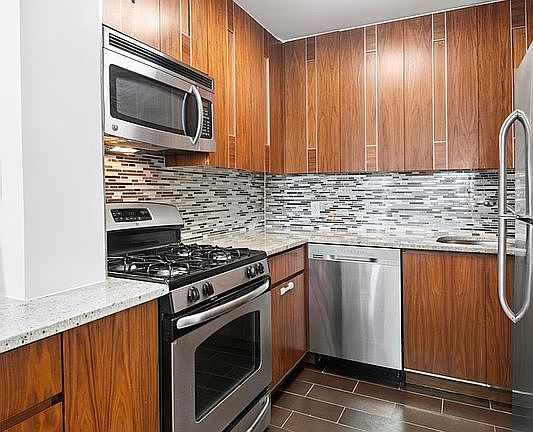 5th image of 520 E 72nd St APT 4R