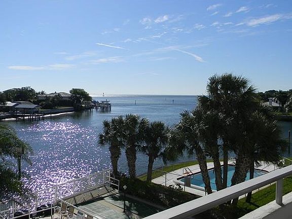 2nd image of 1365 Snell Isle Blvd NE APT 3E