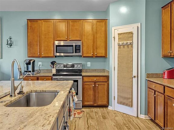 4th image of 8918 Hollycroft Ct
