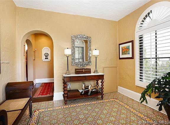 4th image of 1014 Catalonia Ave