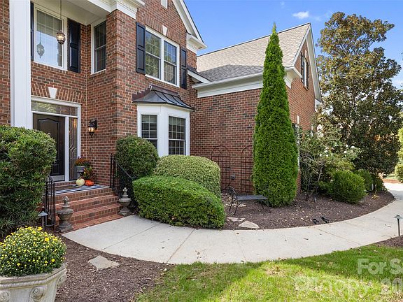3rd image of 2042 Maynard Rd