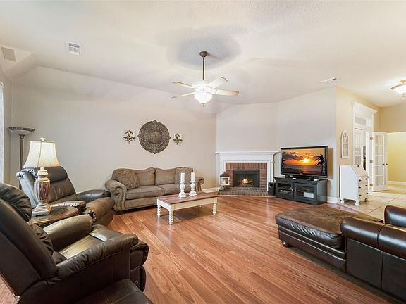 5th image of 18174 Holly Forest Dr