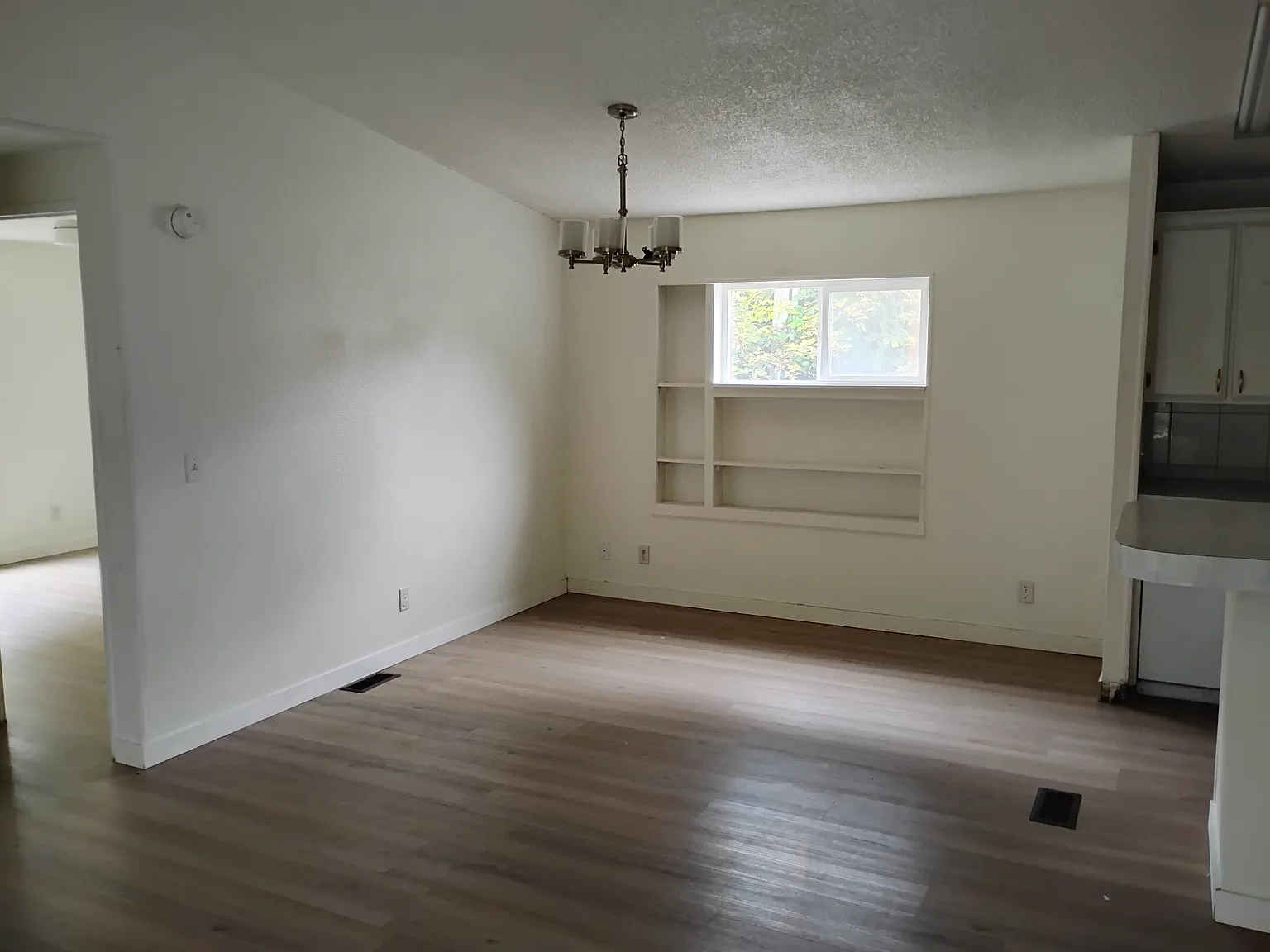3 bed, 1296 sqft, $2,500 — Photo 3