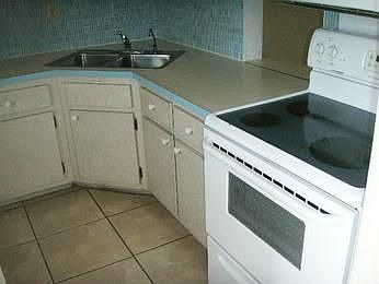 4th image of 1450 NE 191st St APT 304