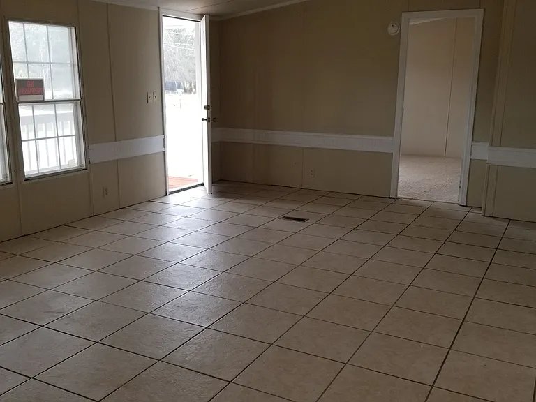 219 Gramercy Ln — Photo 4