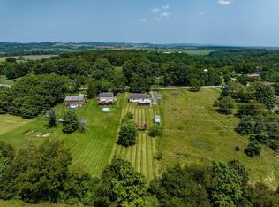 812 New Hope Rd, Staunton, VA 24401