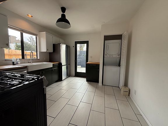 5th image of 3142 Larga Ave