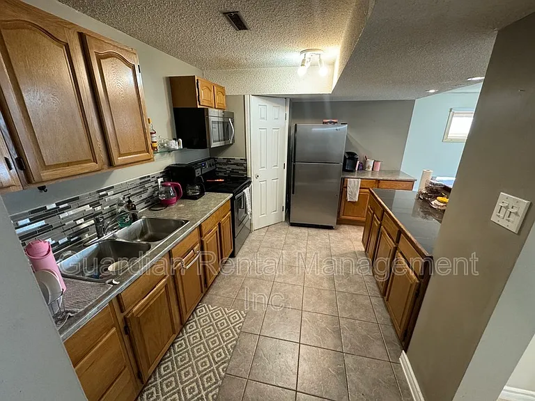 512 Black Bay Rd #2 — Photo 2
