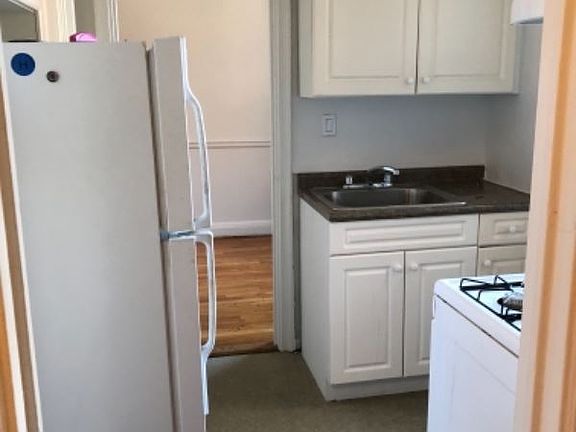 4th image of 300 Hayward Ave APT 2L