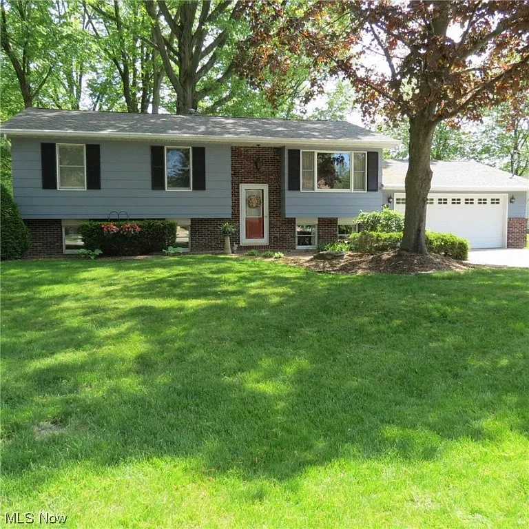 166 N Colonial Dr photo 1