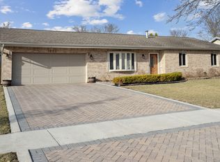 1520 Spinnaker Ln, Hanover Park, IL 60133