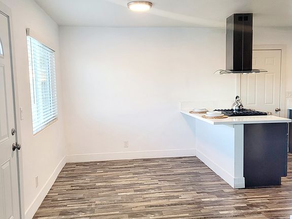 4th image of 1641 Evergreen Ave