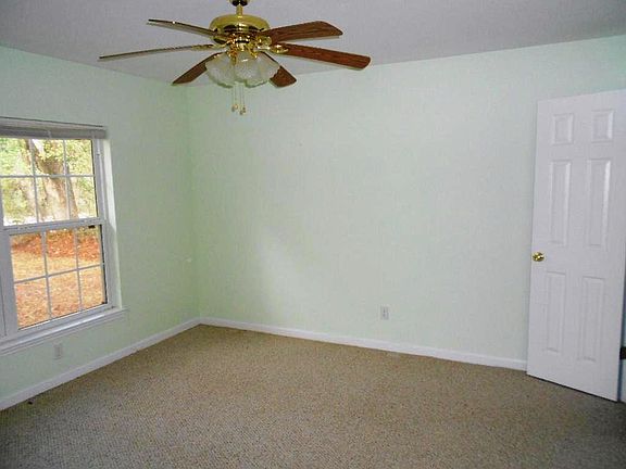4th image of 15 Montgomery Dr