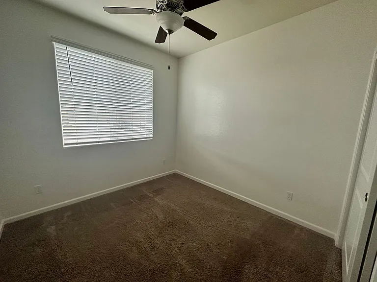 3233 N Kent St — Photo 3