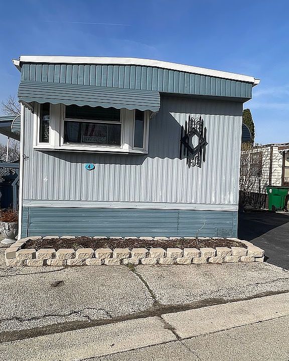 1st image of 4 Spring Dr
