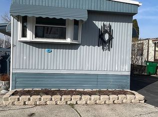 4 Spring Dr, Justice, IL 60458