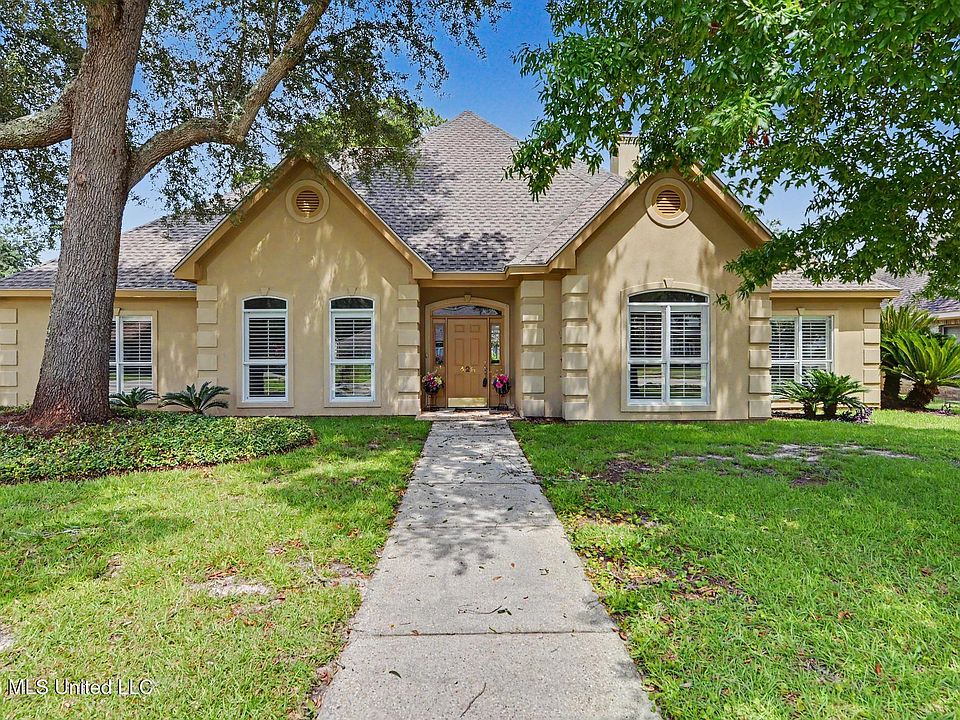 1st image of 426 Carmargue Ln