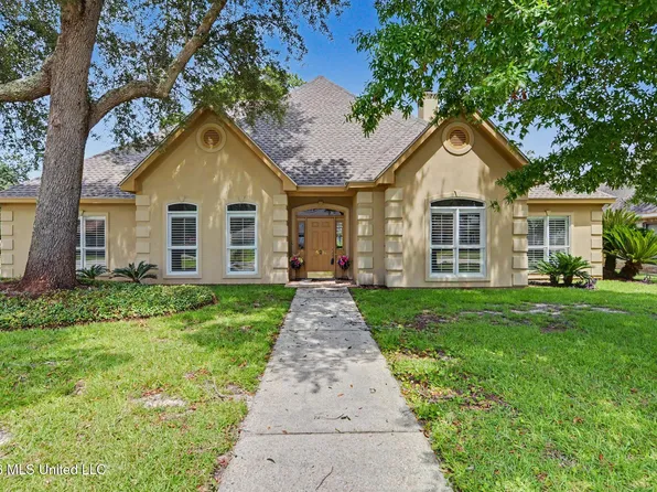 426 Carmargue Ln, Biloxi, MS 39531