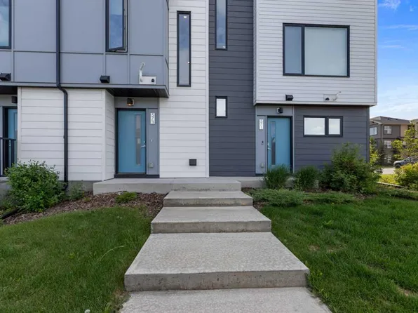 573 Evanston Line NW, Calgary, AB T3P 1S2