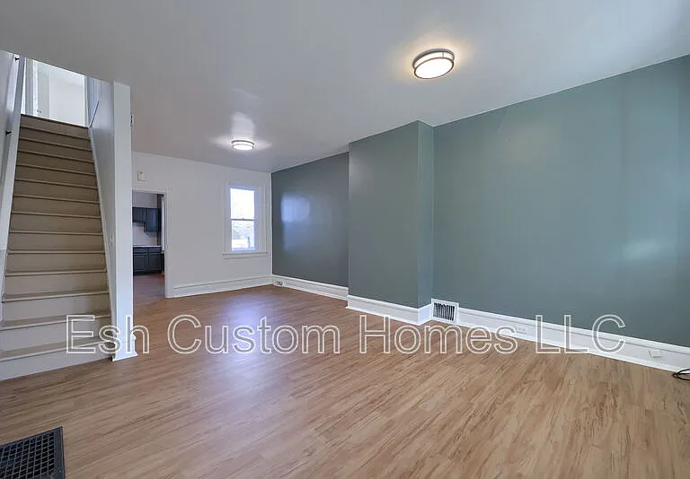 227 S Ann St — Photo 2