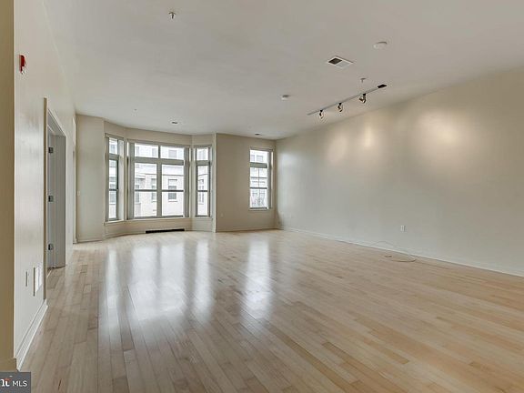 3rd image of 1209 N Charles St Unit 304